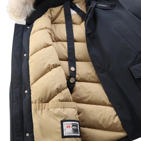 Parka Uomo Arctic Anorak con pelliccia e tracolla interna Blu WOOLRICH- Francavilla Moda